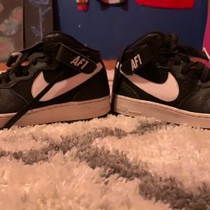 Black and white AIR FORCE 1 af1 hightops used